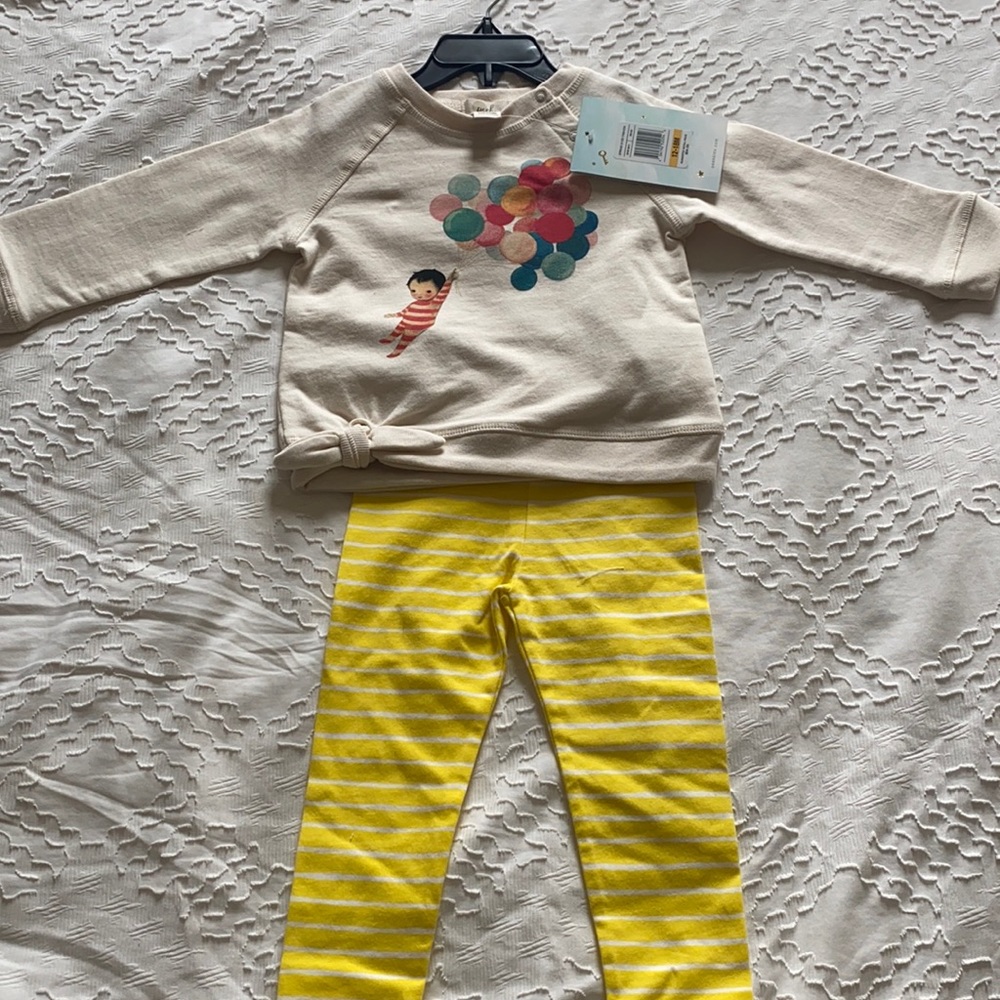 Peek 12-18 balloon sweatshirt + yellow striped pants. NWT.